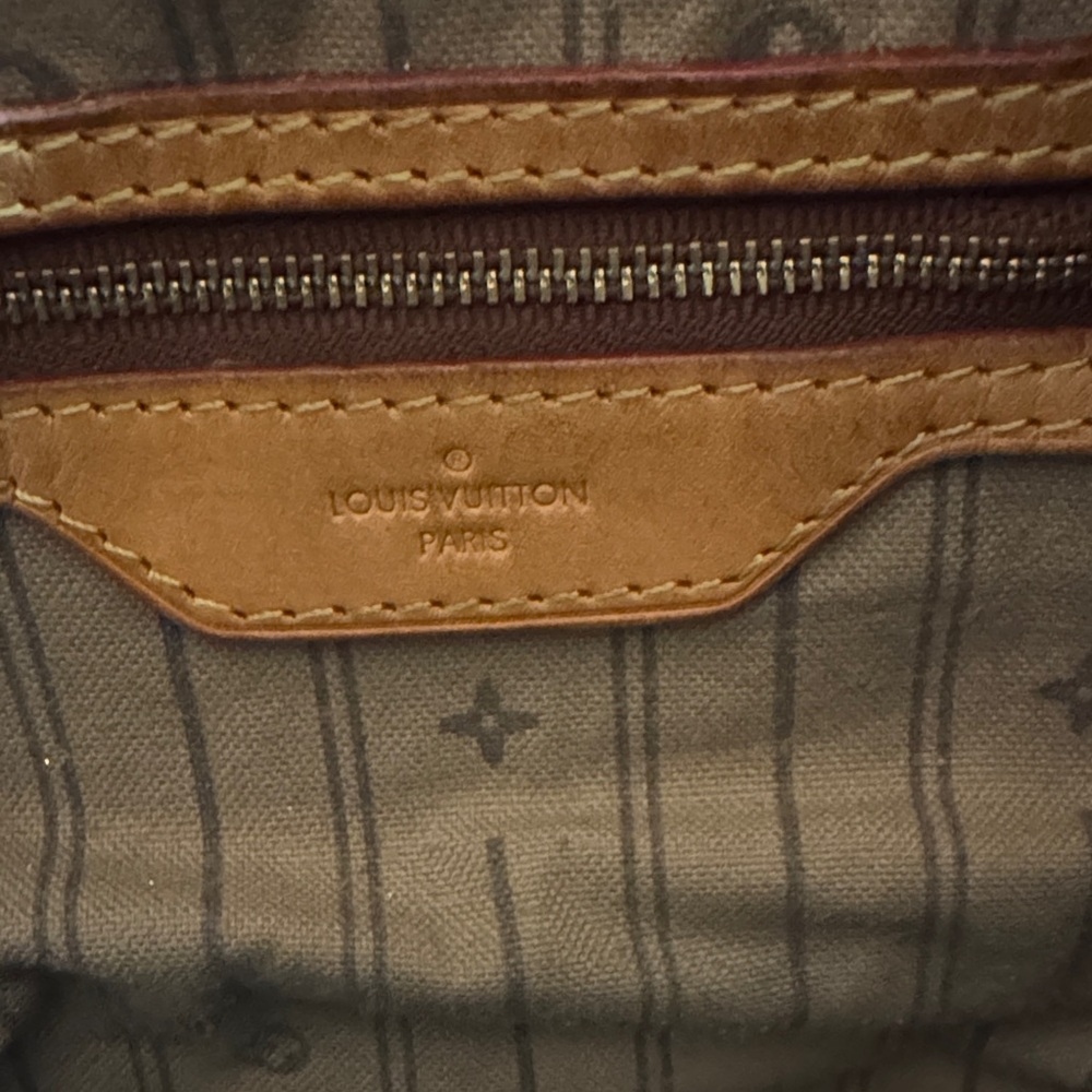 Louis Vuitton Monogram Shoulder Bag in Brown and Tan - Picture 8 of 9